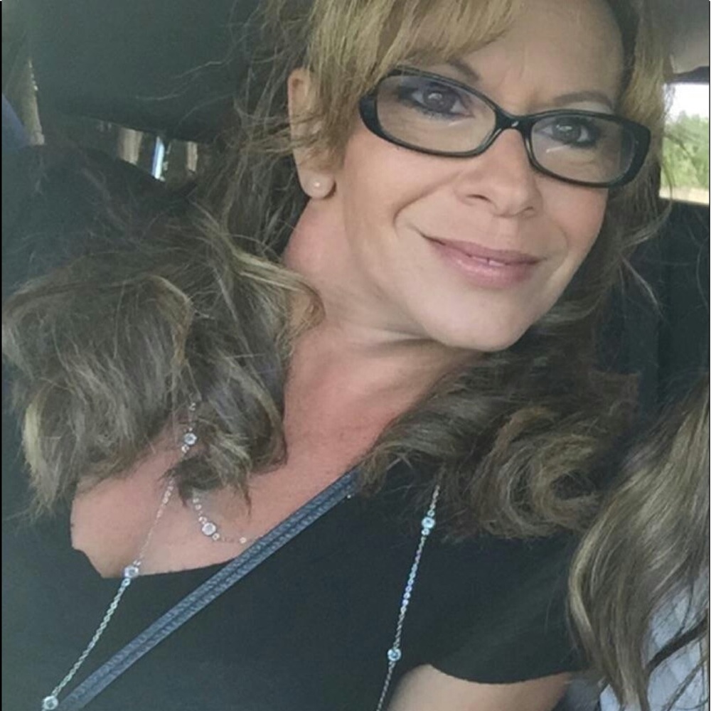 Meet your Posher, Deneen